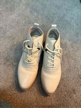 ellemenno Cream Leather Chukka Boots - Lace-Up Ankle